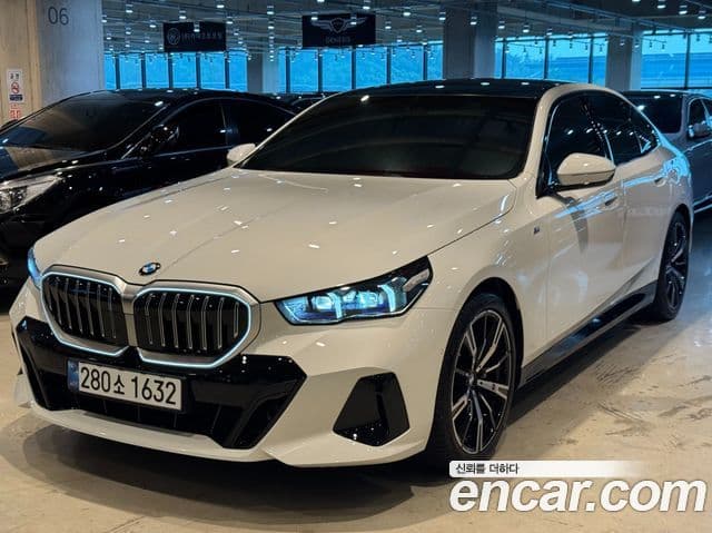 BMW 5 Series (G60)
