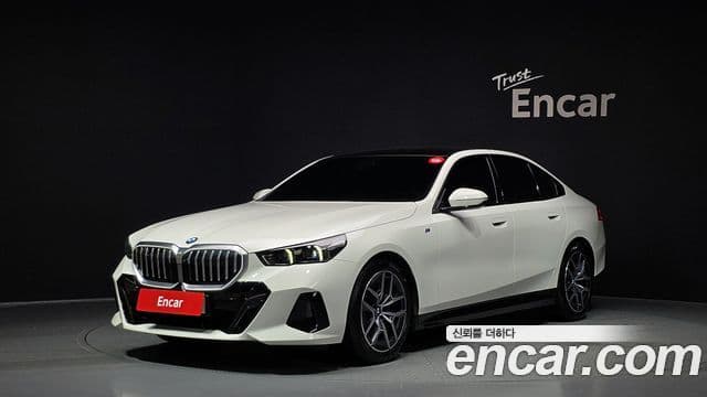BMW 5 Series (G60)