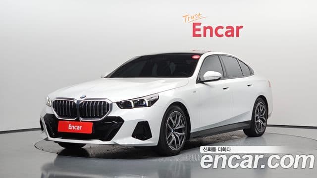 BMW 5 Series (G60)