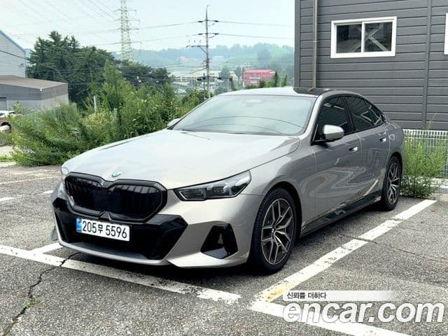 BMW 5 Series (G60)