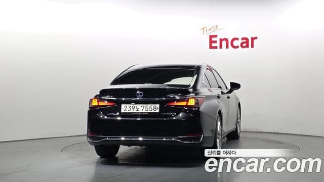 Lexus ES300h 7th Gen 4