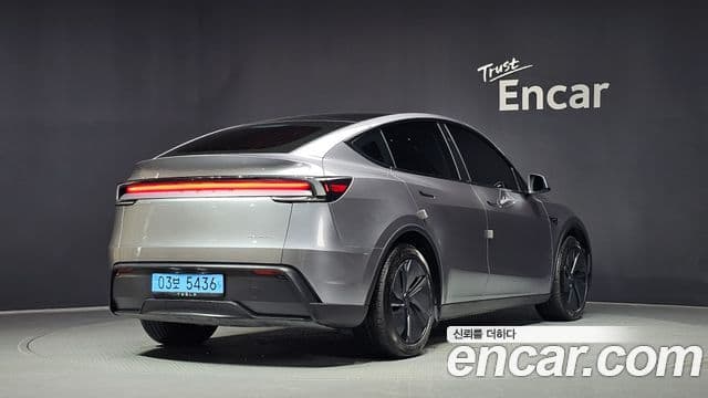 Tesla Model Y 2