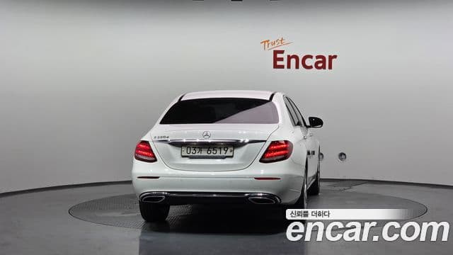 Mercedes-Benz E-Class W213 4