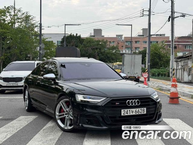 Audi S8 (D5)