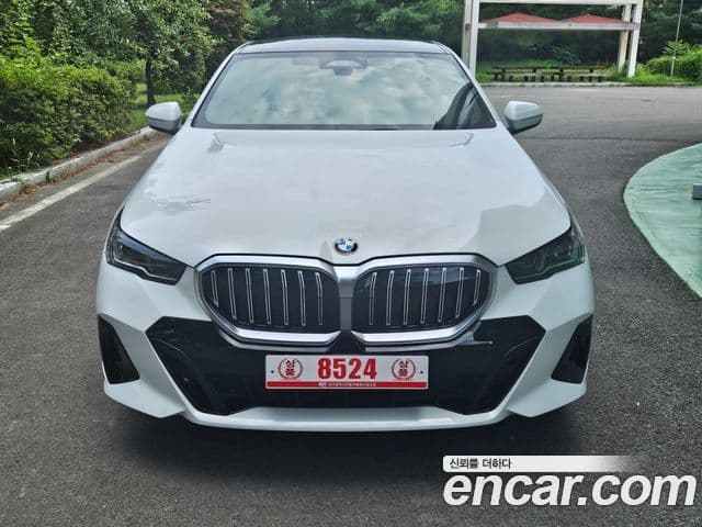 BMW 5 Series (G60)