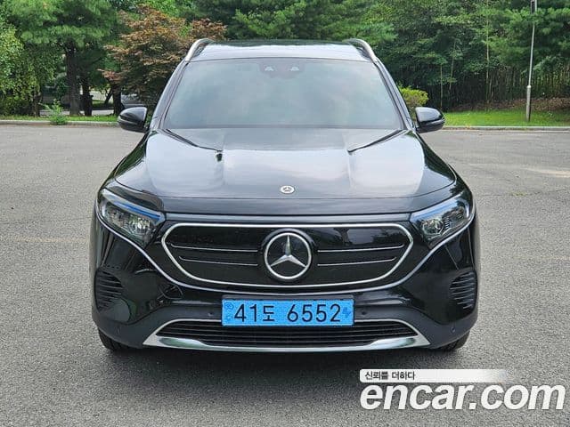 Mercedes-Benz EQB X243