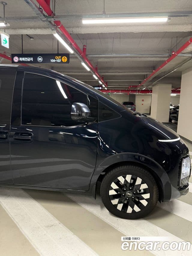 Hyundai Staria