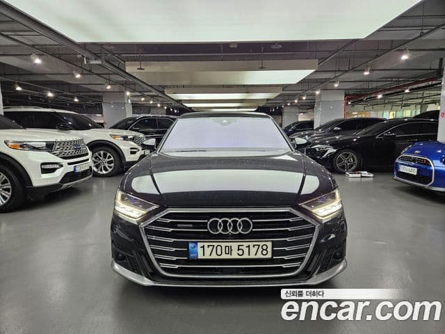 Audi A8 (D5)