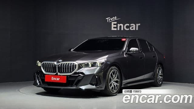 BMW 5 Series (G60)