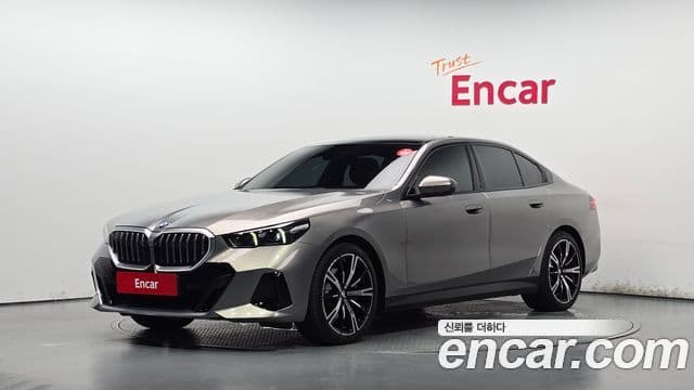 BMW 5 Series (G60)