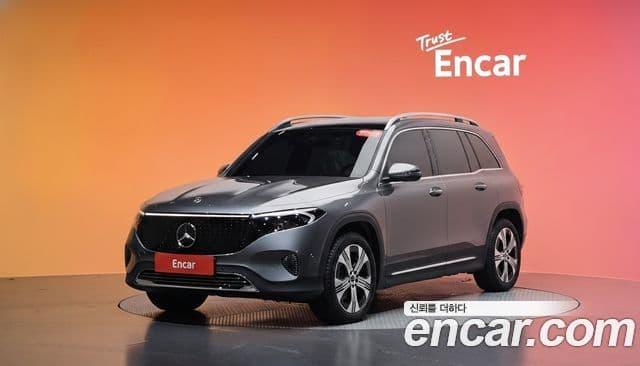 Mercedes-Benz EQB X243