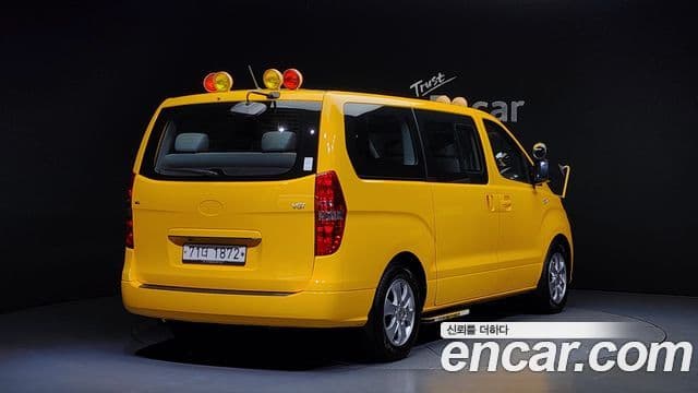 Hyundai The New Grand Starex 2