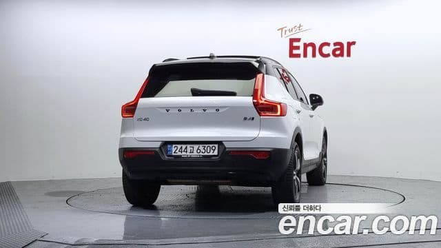 Volvo XC40 4