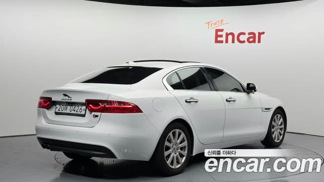 Jaguar XE 2