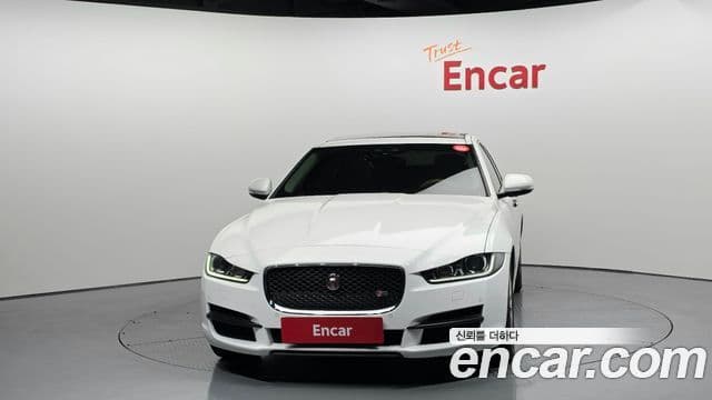 Jaguar XE 3