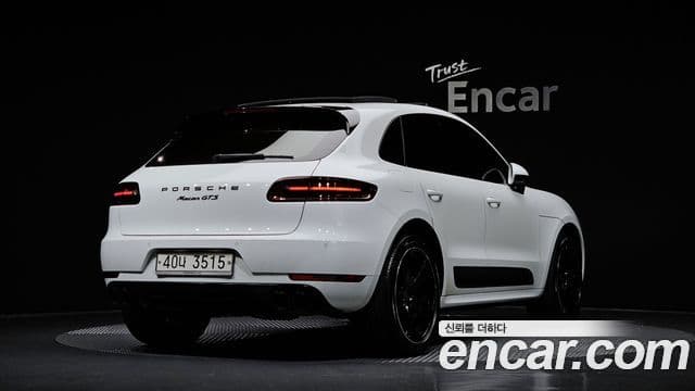 Porsche Macan 2