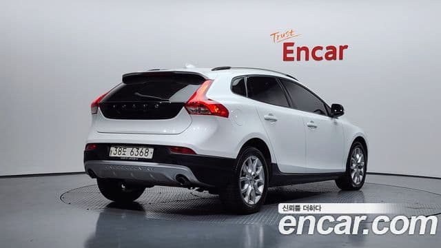 Volvo V40 Cross Country 2