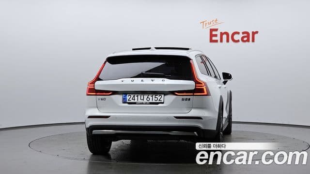 Volvo V60 Cross Country 2nd Gen 4