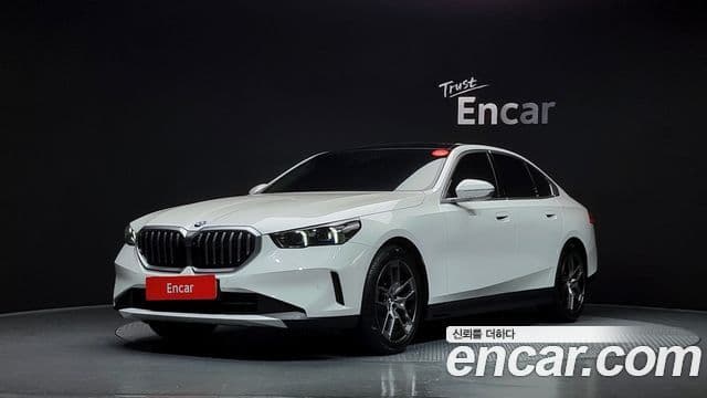 BMW 5 Series (G60)