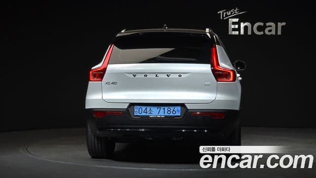 Volvo XC40 Recharge 4