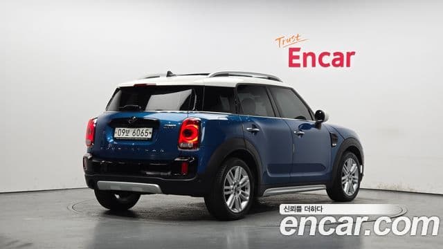 MINI Cooper Countryman 2