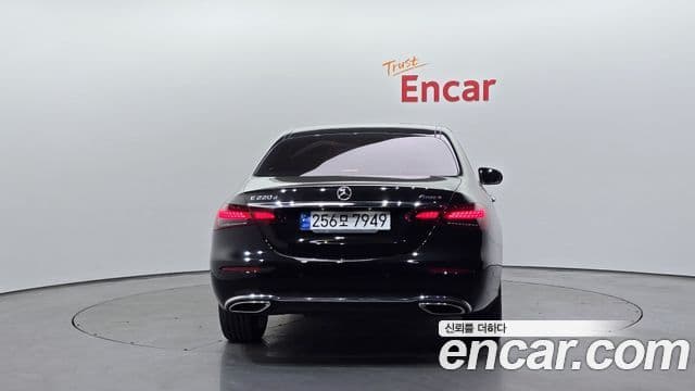 Mercedes-Benz E-Class W213 4