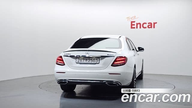 Mercedes-Benz E-Class W213 4