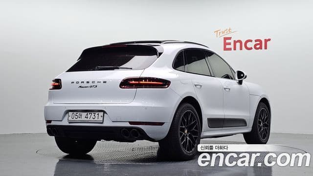 Porsche Macan 2