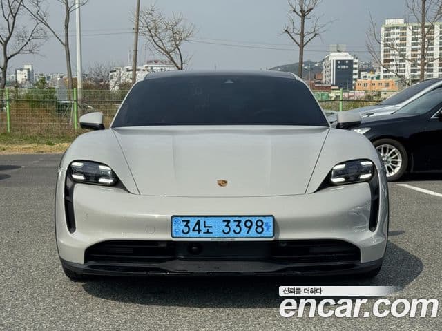Porsche Taycan 3