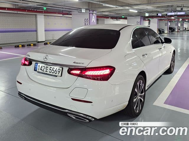 Mercedes-Benz E-Class W213 4