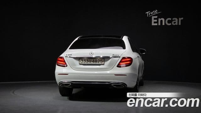 Mercedes-Benz E-Class W213 4