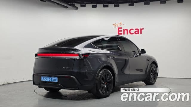 Tesla Model Y 2