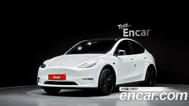 Tesla Model Y 1