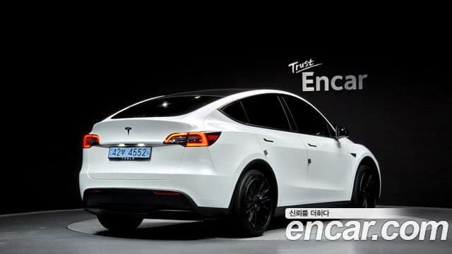 Tesla Model Y 2