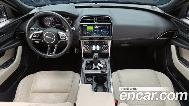 Jaguar XE