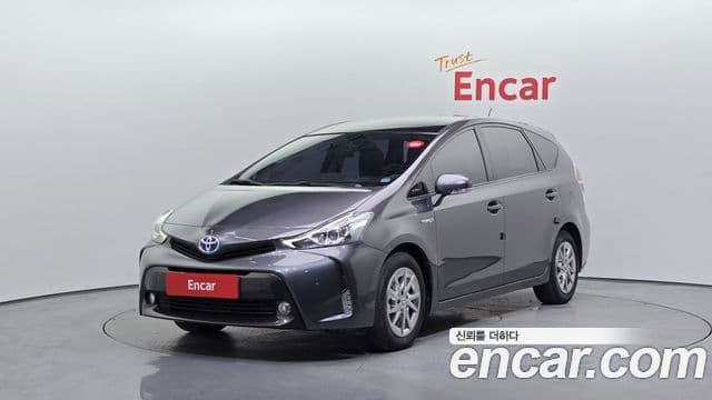 Toyota Prius V 1