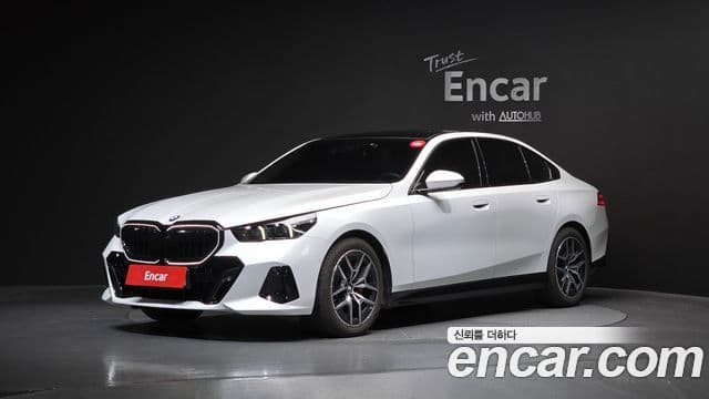 BMW 5 Series (G60)