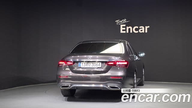 Mercedes-Benz E-Class W213 4