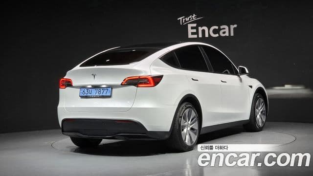 Tesla Model Y 2