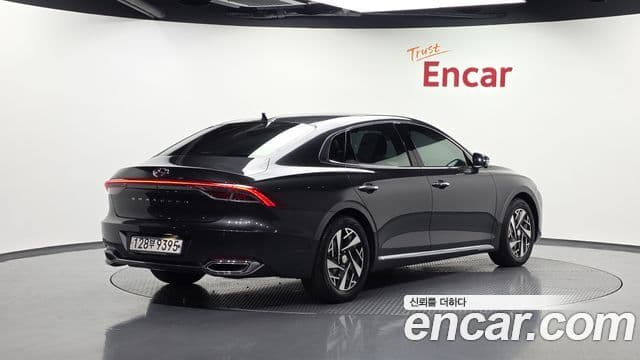 Hyundai The New Grandeur IG Hybrid 2