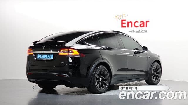 Tesla Model X 2
