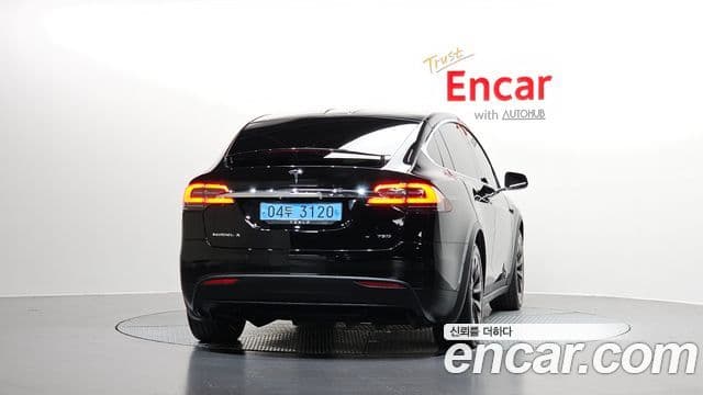 Tesla Model X 4