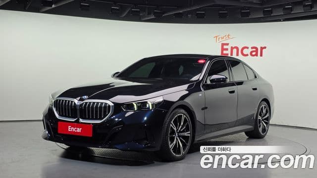 BMW 5 Series (G60)