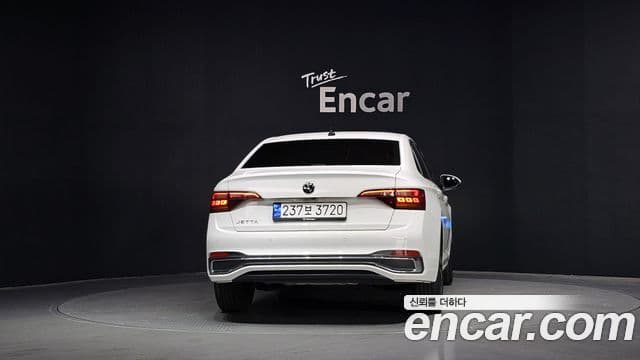 Volkswagen Jetta 7th Gen 4