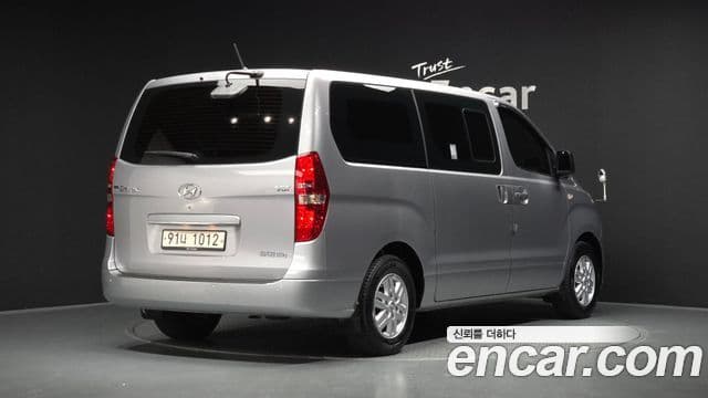 Hyundai The New Grand Starex 2