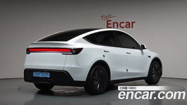 Tesla Model Y 2