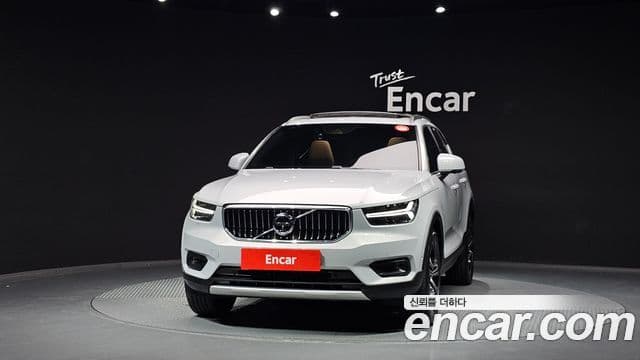 Volvo XC40 3