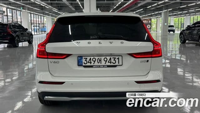 Volvo V60 Cross Country 2nd Gen 4