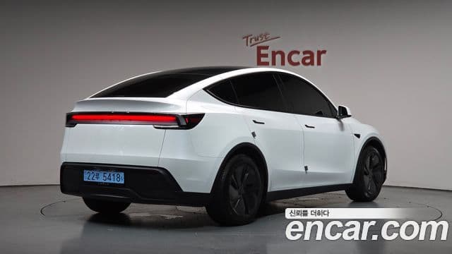 Tesla Model Y 2
