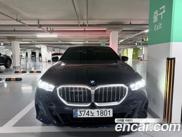 BMW 5 Series (G60)